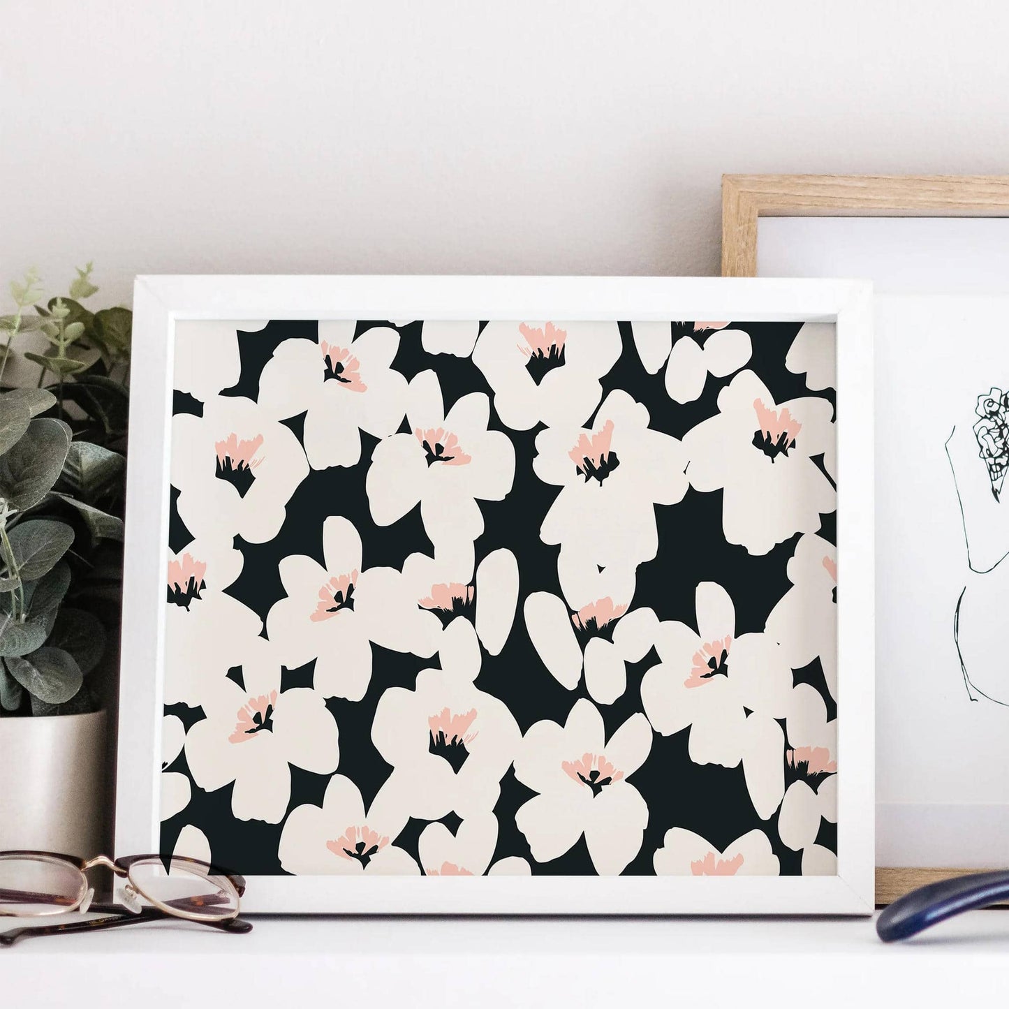 Black Floral Retro Horizontal Print - HypeSheriff