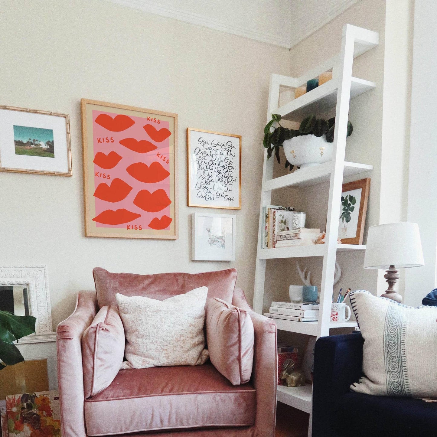 Kiss Kiss Poster - HypeSheriff